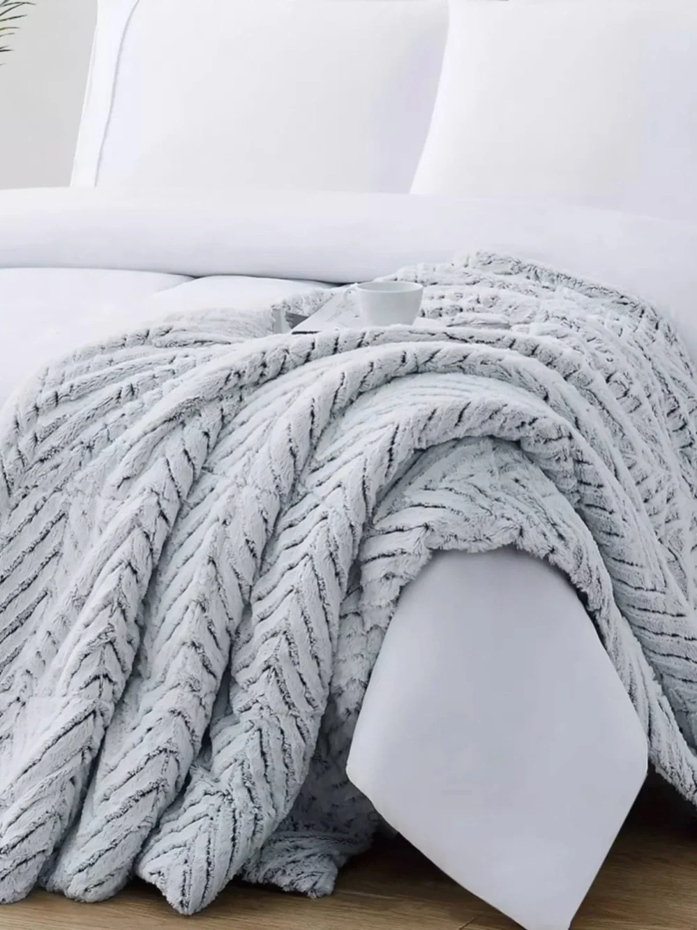 Christian Siriano Oversized Faux Fur Throw in Light Gray and Cream Washable Gift
